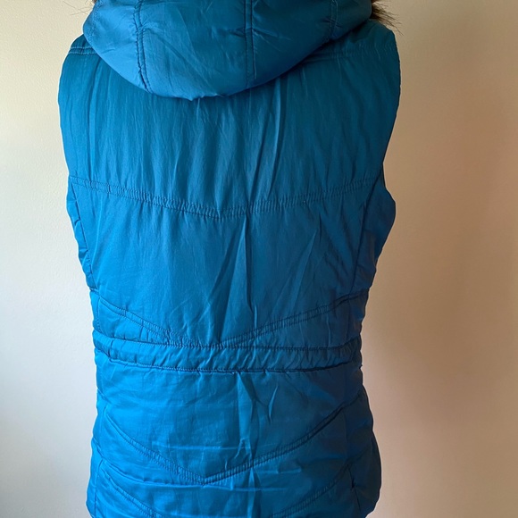 New York & Co. Quilted Vest with Removable Hood - Picture 3 of 7